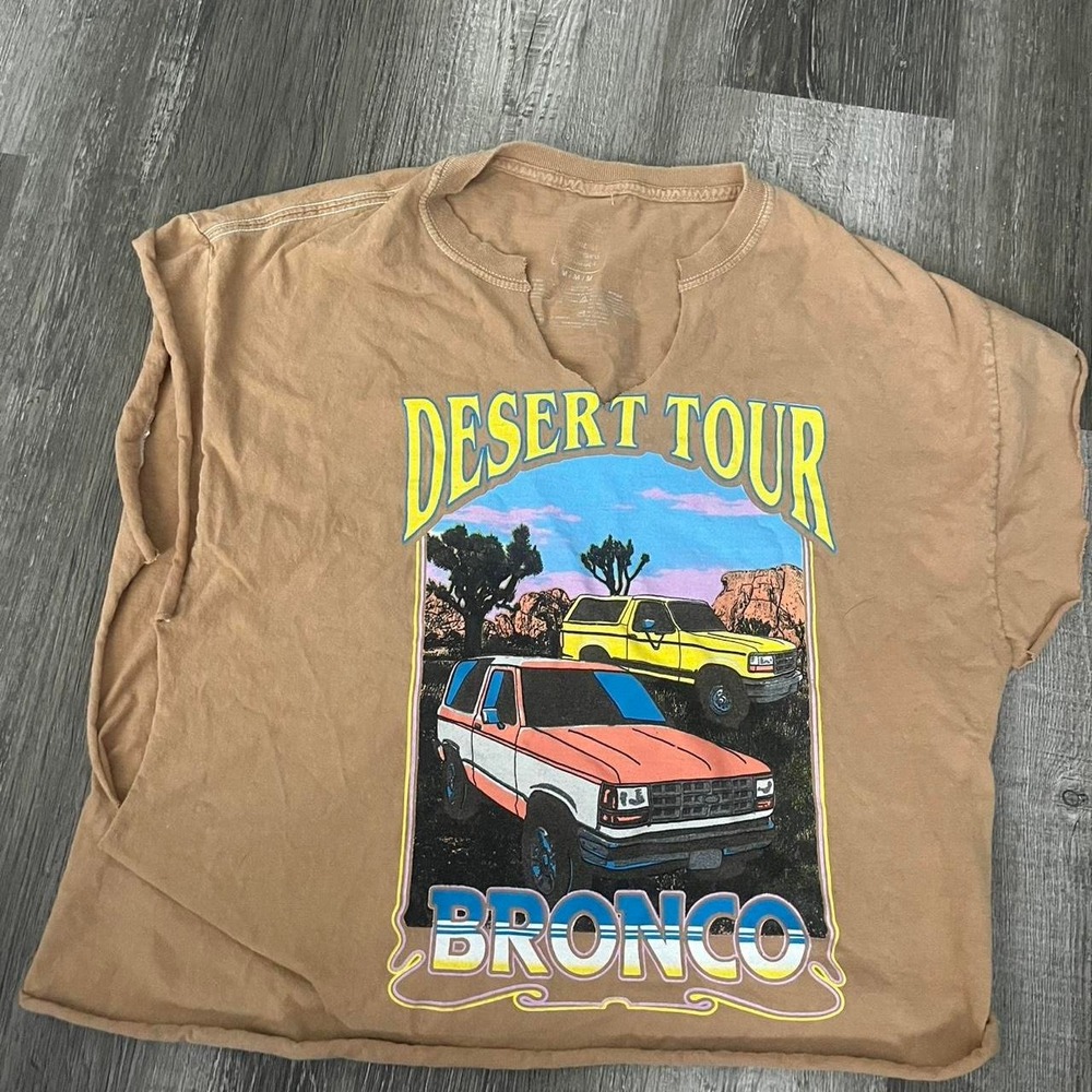 90s Cropped Vneck Bronco Graphic Tee